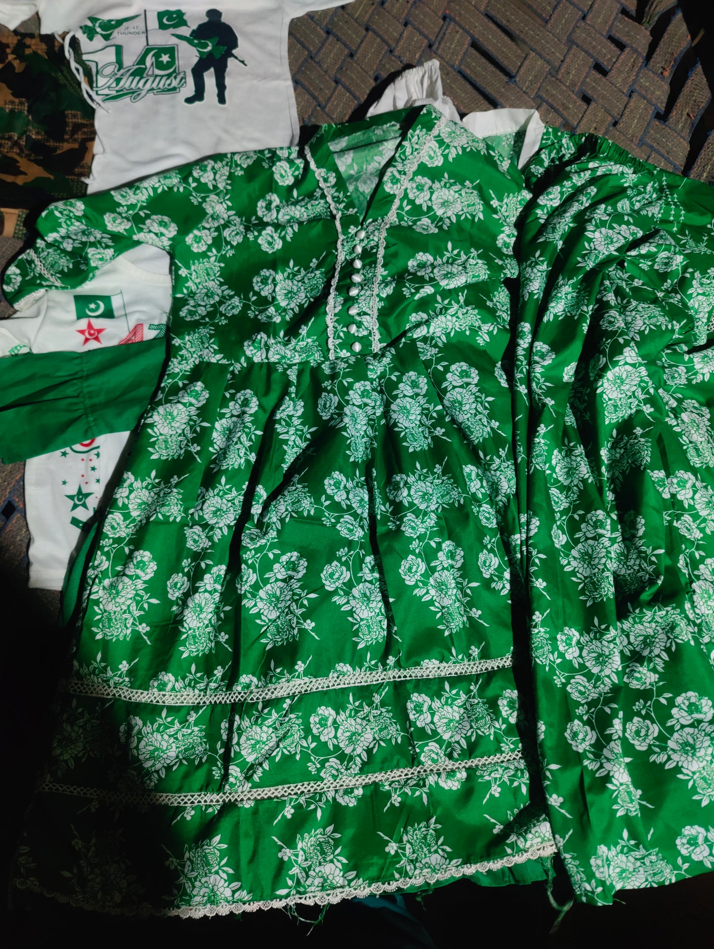 Jashn-e-Azadi girls frock age 11-15 — green & white
