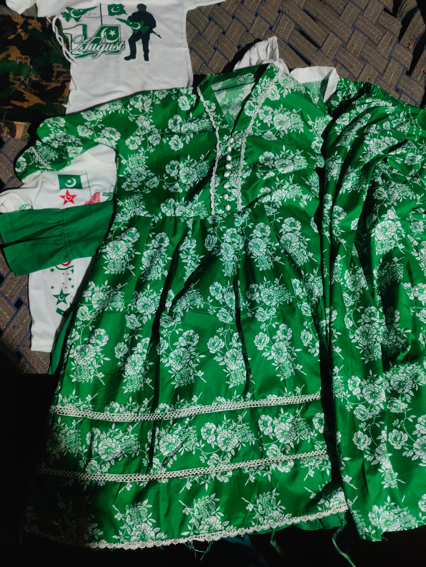 Jashn-e-Azadi girls frock age 11-15 — green & white