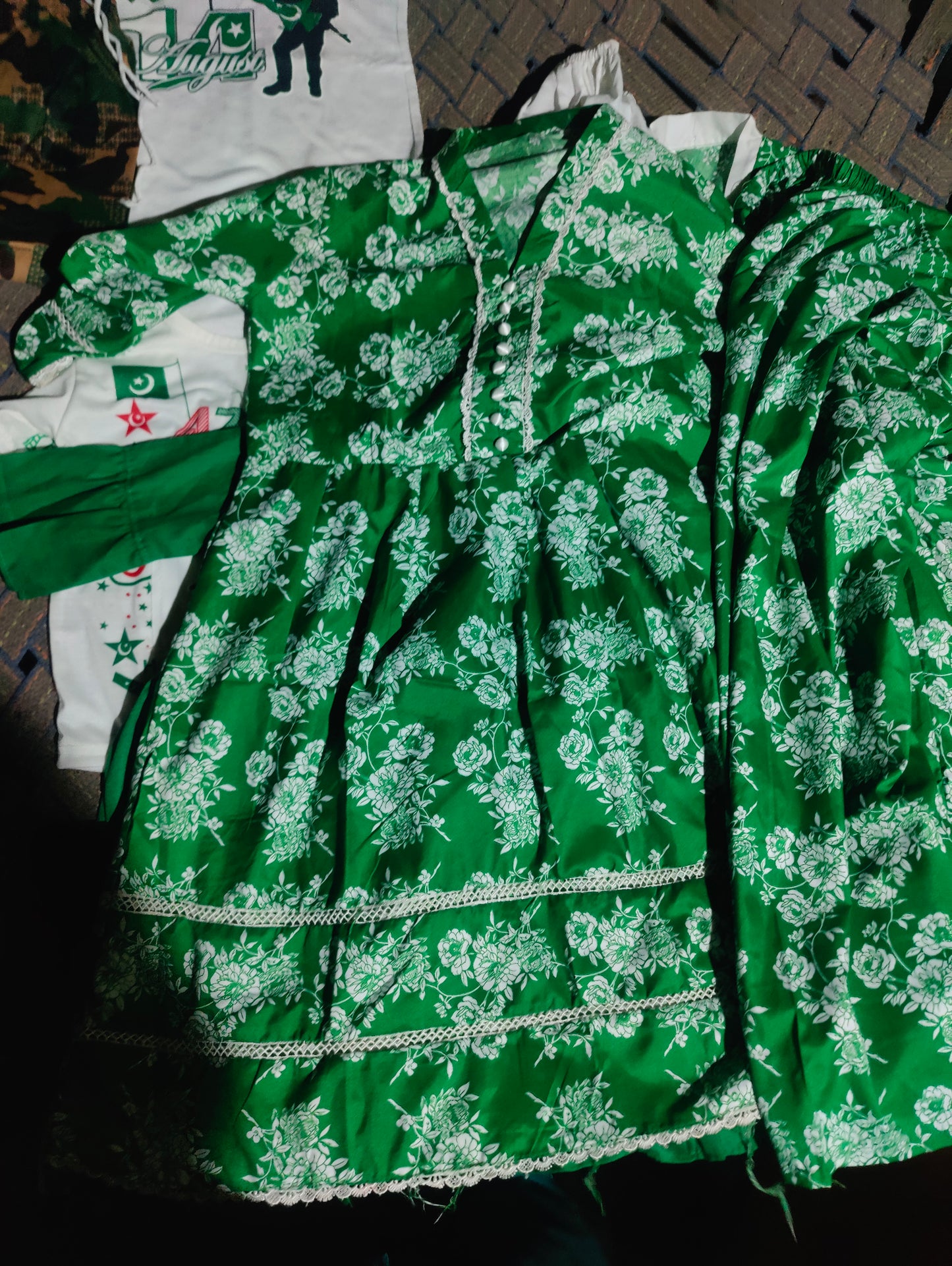 Jashn-e-Azadi girls frock age 11-15 — green & white
